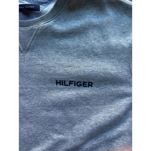 Tommy Hilfiger Embroidered Heather Gray Large Crewneck Sweatshirt Long Sleeve - Picture 2 of 8